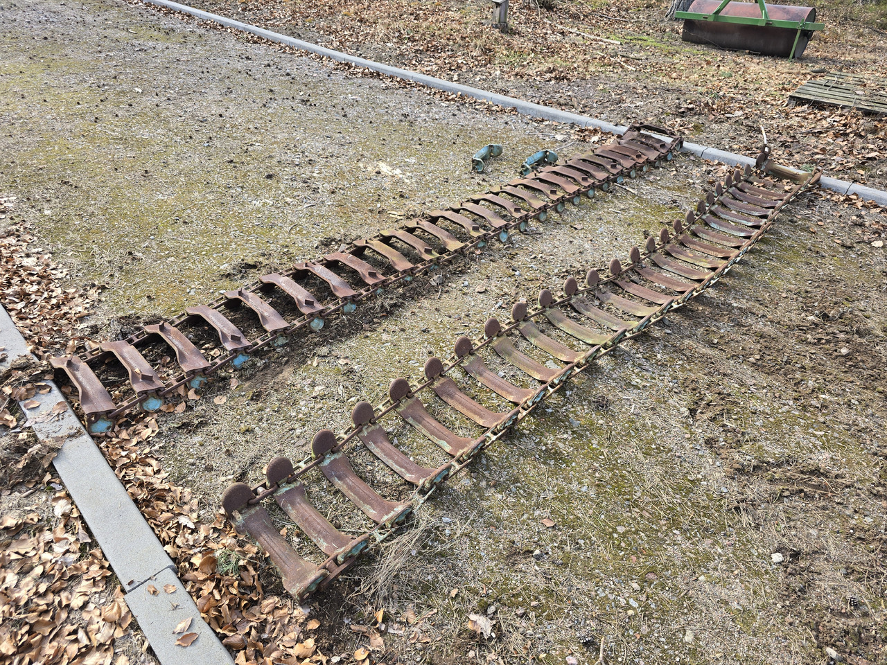 Gąsienice 400/60-15.5 - Chenille pour Matériel forestier: photos 1 Gąsienice 400/60-15.5 - Chenille pour Matériel forestier: photos 1