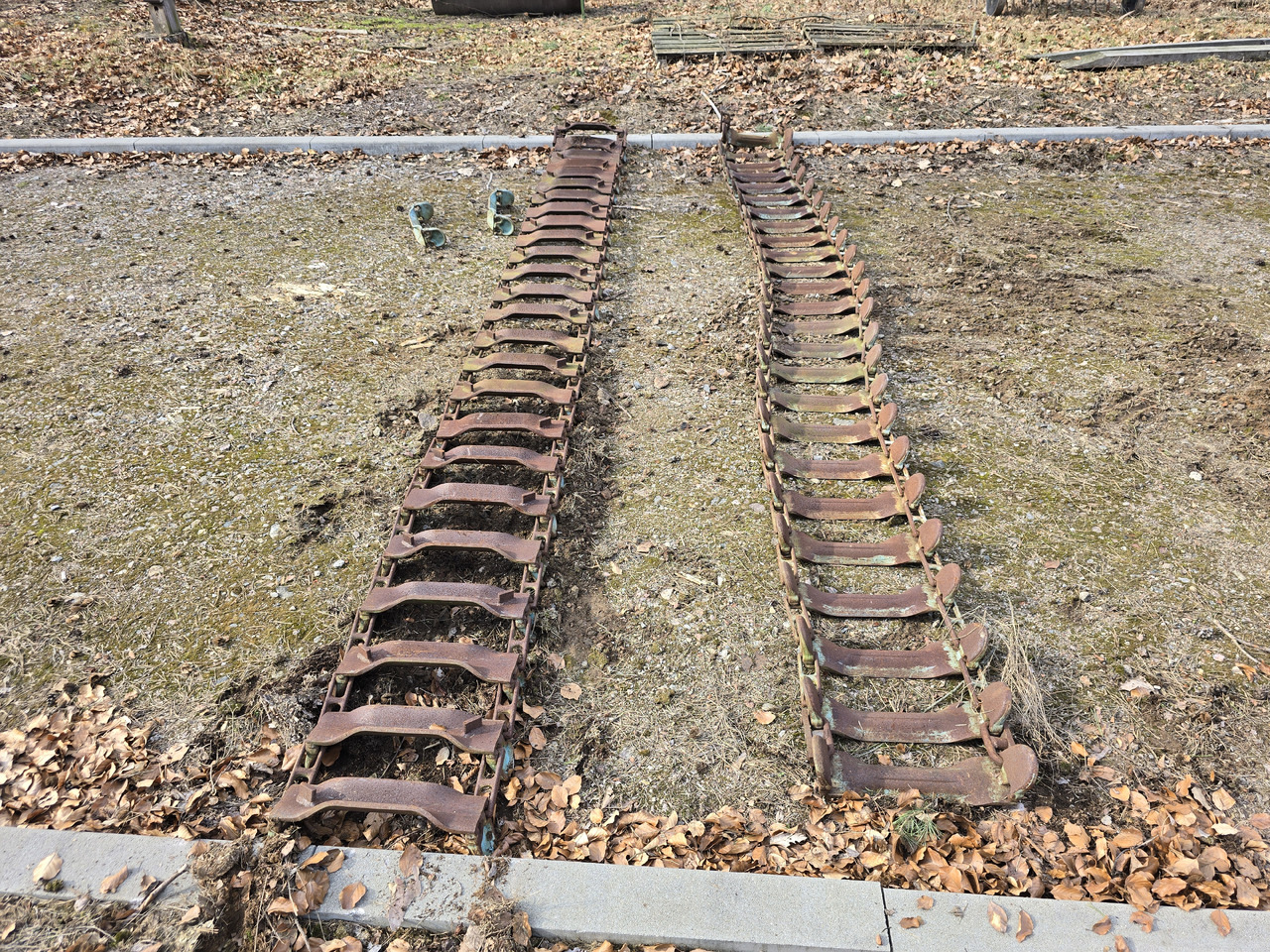 Gąsienice 400/60-15.5 - Chenille pour Matériel forestier: photos 2 Gąsienice 400/60-15.5 - Chenille pour Matériel forestier: photos 2