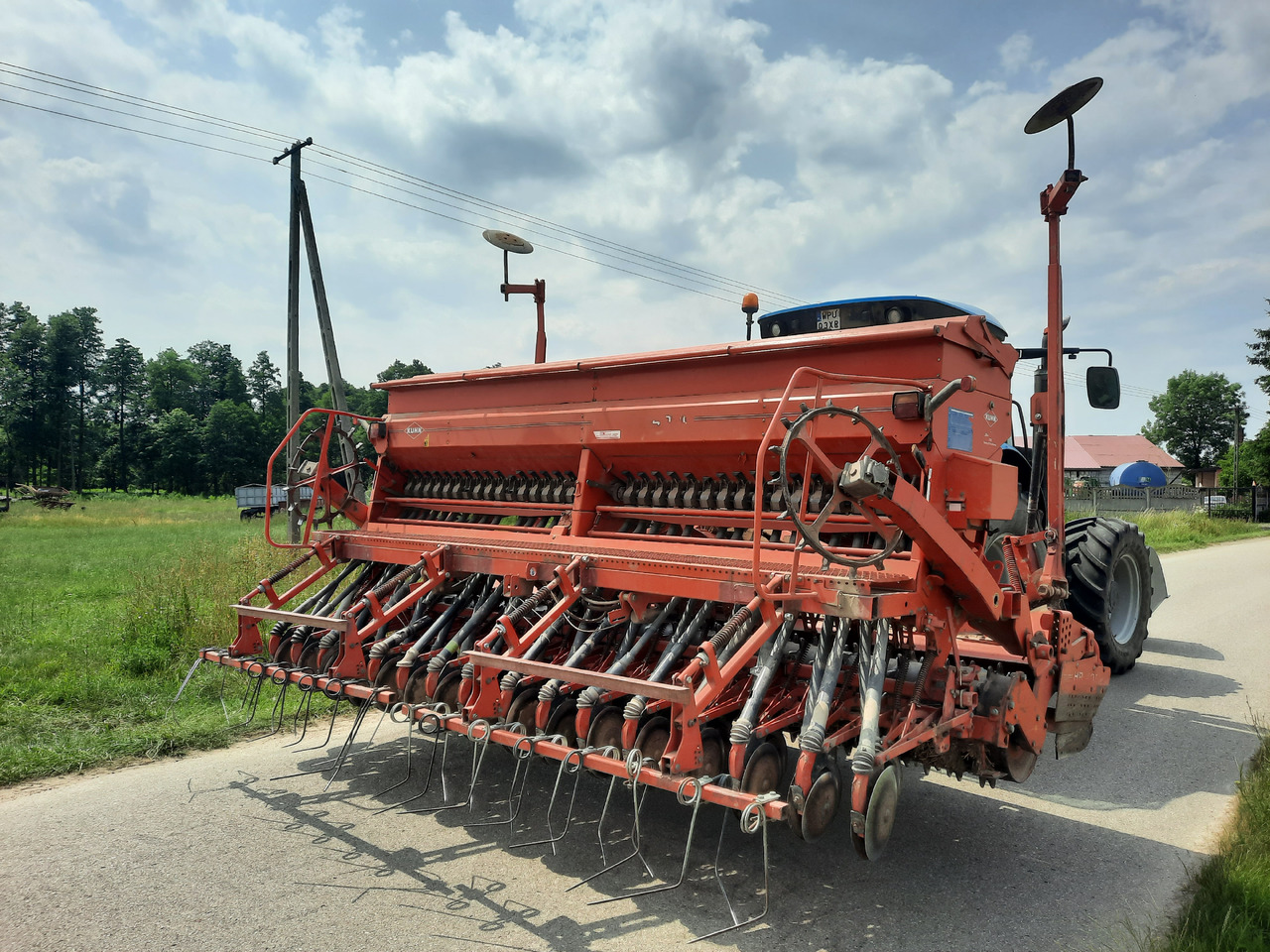 KUHN HR4003D INTEGRA 4000 - Combiné de semis: photos 5 KUHN HR4003D INTEGRA 4000 - Combiné de semis: photos 5