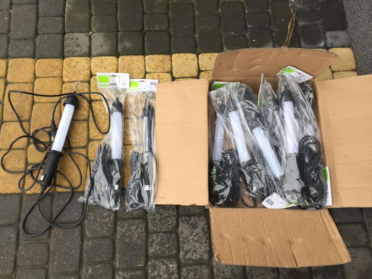 Lampa warsztatowa na 5 metrowym przewodzie zasilającym - Équipement de garage: photos 1 Lampa warsztatowa na 5 metrowym przewodzie zasilającym - Équipement de garage: photos 1