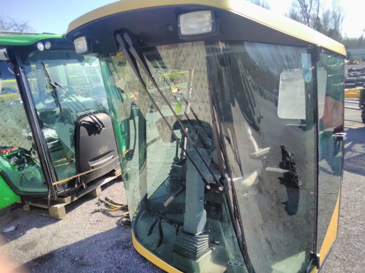 NEW HOLLAND TX 65 - Cabine pour Moissonneuse-batteuse: photos 1 NEW HOLLAND TX 65 - Cabine pour Moissonneuse-batteuse: photos 1