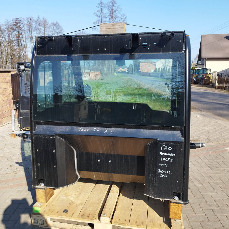 - Cabine pour Chargeuse: photos 2 - Cabine pour Chargeuse: photos 2