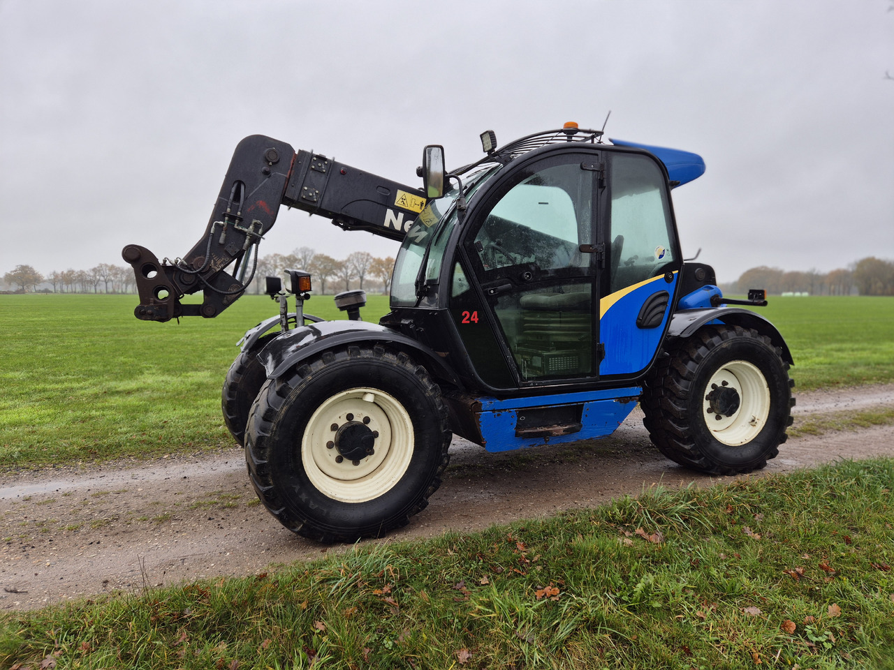 NEW HOLLAND LM 5040 - Engins de chantier: photos 1 NEW HOLLAND LM 5040 - Engins de chantier: photos 1