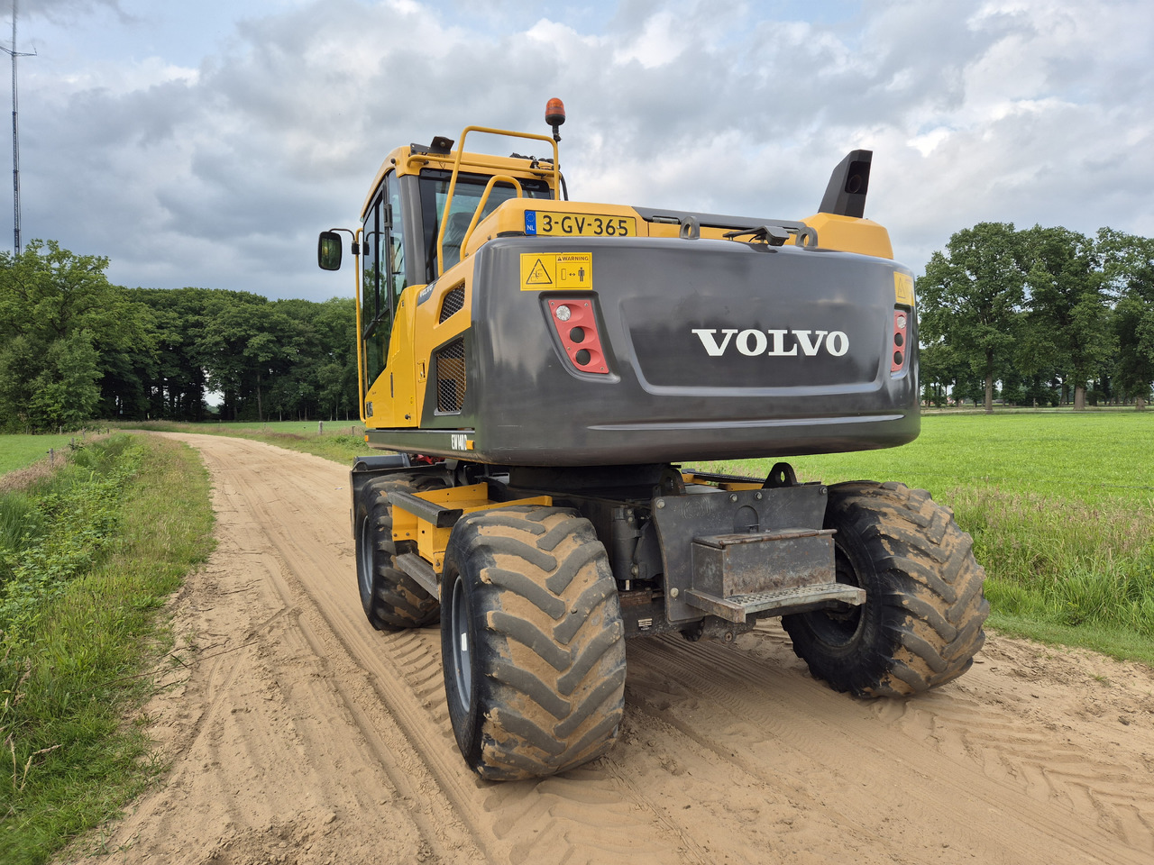 VOLVO EW 140 D Rototilt - Pelle sur pneus: photos 3 VOLVO EW 140 D Rototilt - Pelle sur pneus: photos 3