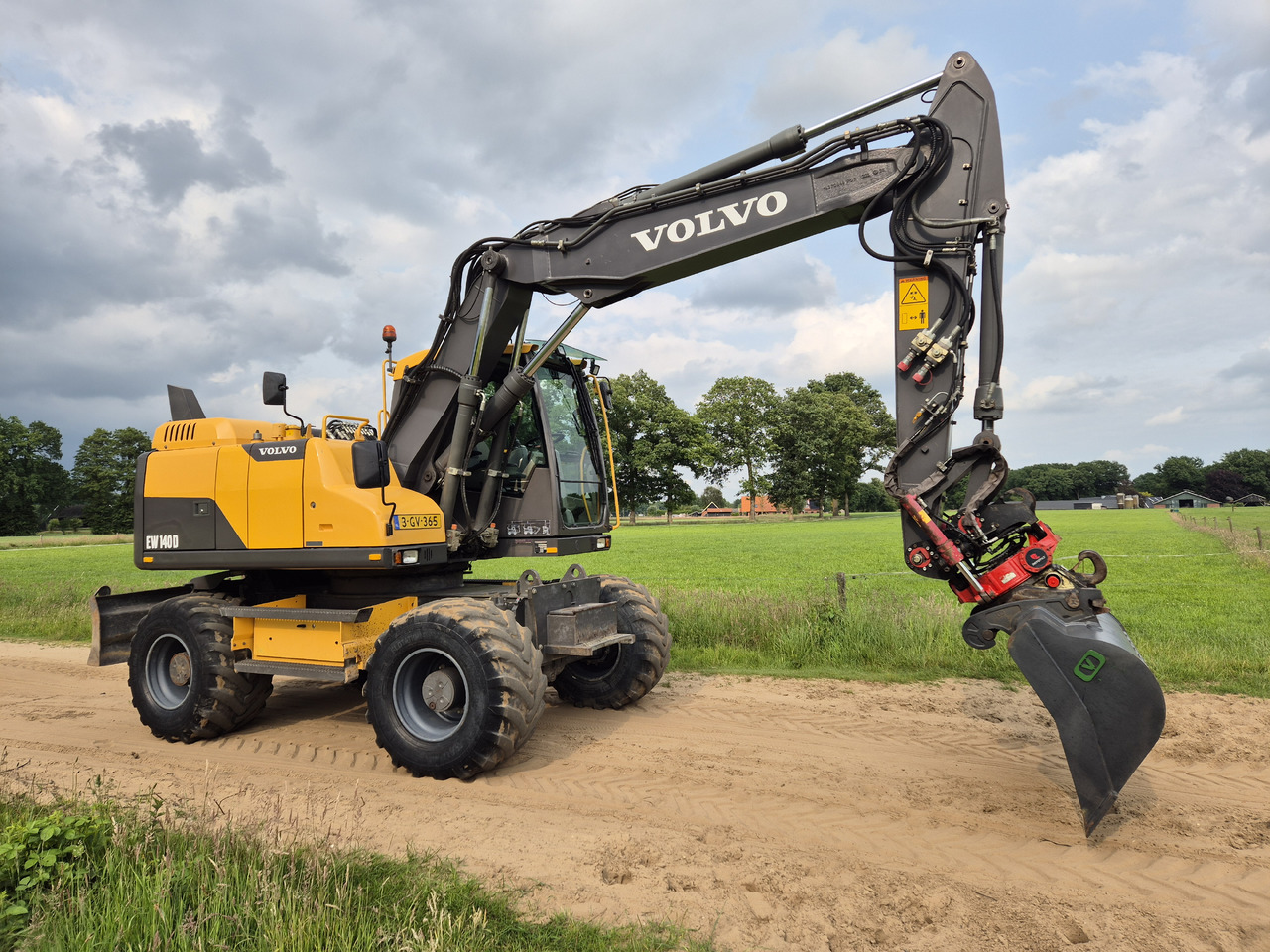 VOLVO EW 140 D Rototilt - Pelle sur pneus: photos 2 VOLVO EW 140 D Rototilt - Pelle sur pneus: photos 2