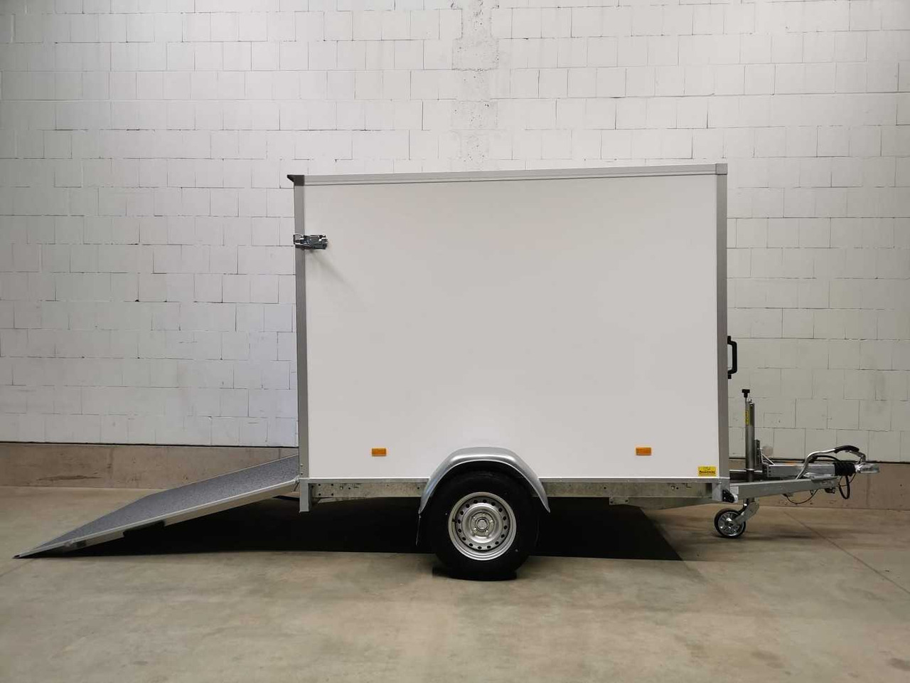 HAPERT Sapphire L-1 Rampe Kofferanhänger - Remorque fourgon: photos 1 HAPERT Sapphire L-1 Rampe Kofferanhänger - Remorque fourgon: photos 1