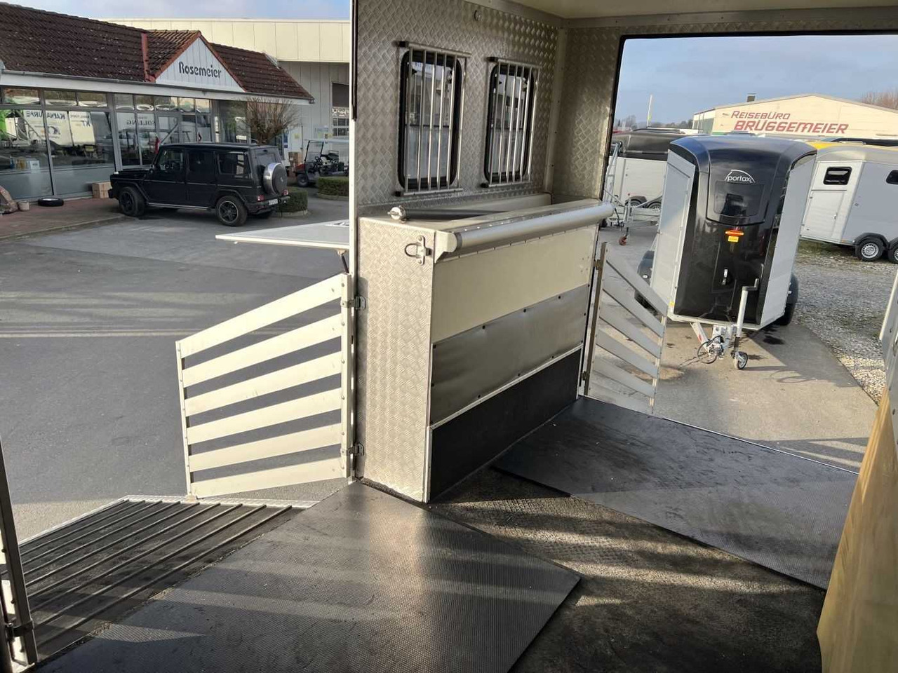 Photo d'intérieur 1: Camion chevaux MERCEDES-BENZ Atego 918 LKW