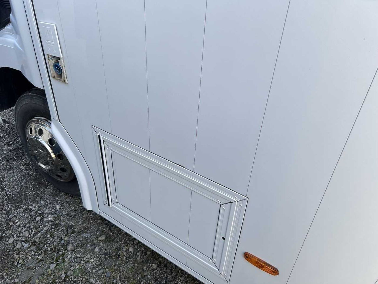 Camion chevaux MERCEDES-BENZ Atego 918 LKW: photos 13