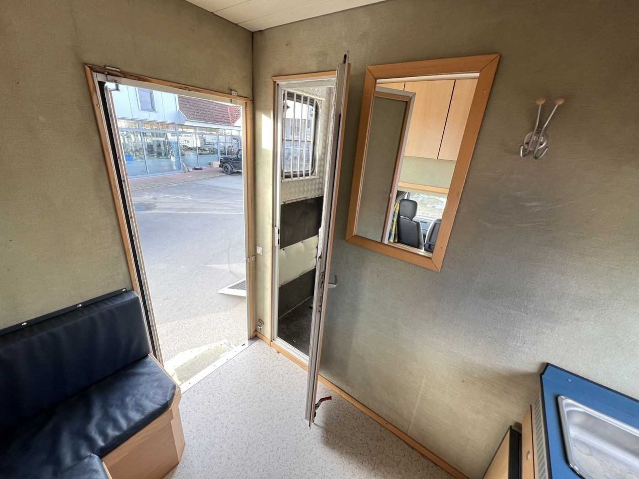 Camion chevaux MERCEDES-BENZ Atego 918 LKW: photos 17