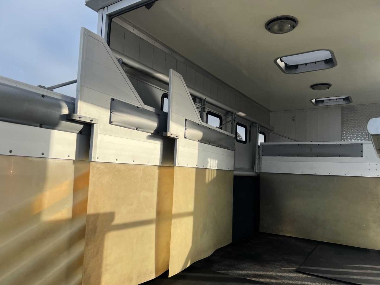 Camion chevaux MERCEDES-BENZ Atego 918 LKW: photos 10