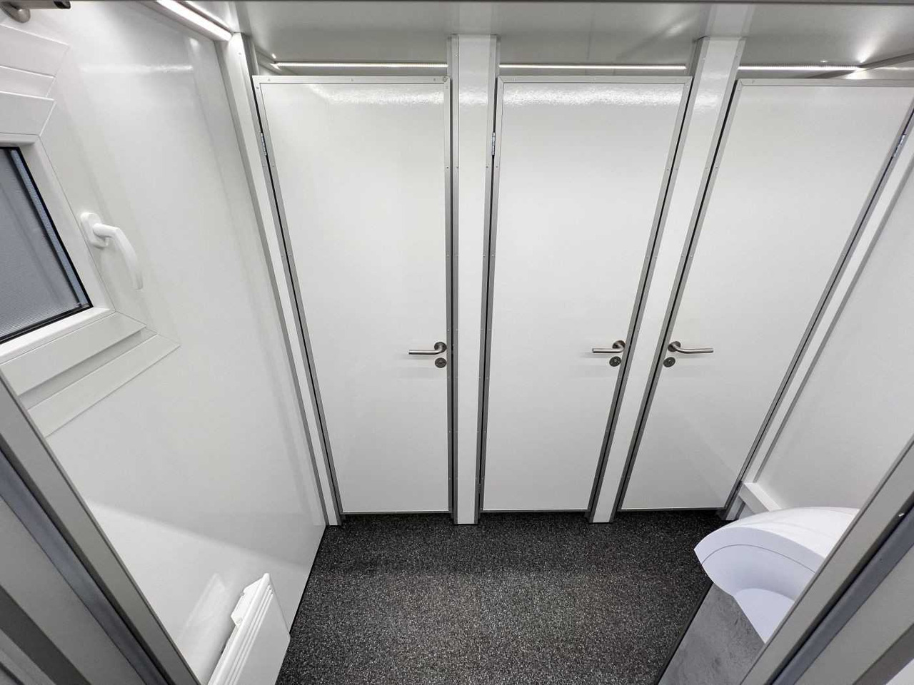 ROSEMEIER EW TA-NO 3 Damen, 1 Herren + 3 Urinale Toilettenanhänger - Conteneur comme habitat, Remorque: photos 3 ROSEMEIER EW TA-NO 3 Damen, 1 Herren + 3 Urinale Toilettenanhänger - Conteneur comme habitat, Remorque: photos 3