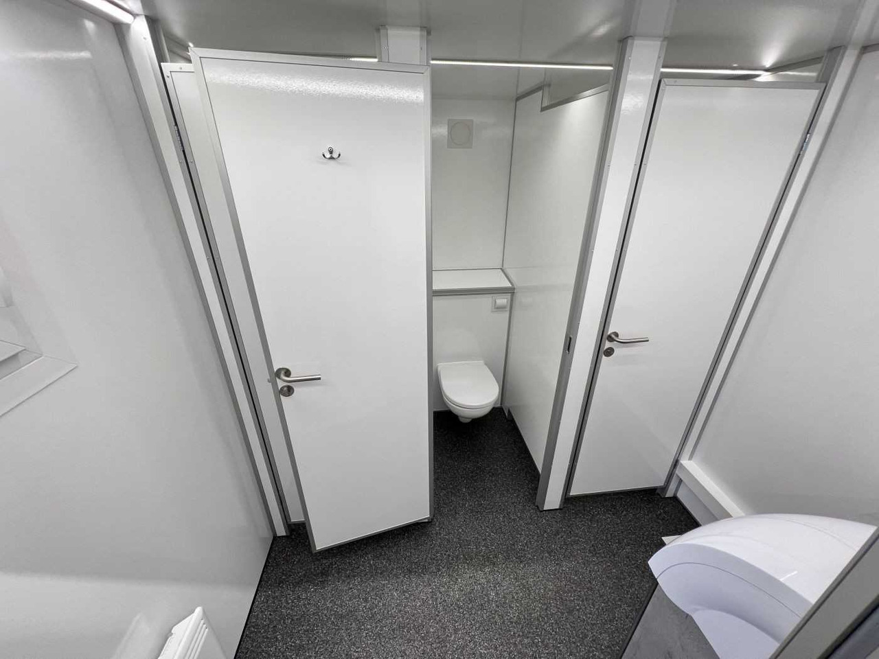 ROSEMEIER EW TA-NO 3 Damen, 1 Herren + 3 Urinale Toilettenanhänger - Conteneur comme habitat, Remorque: photos 4 ROSEMEIER EW TA-NO 3 Damen, 1 Herren + 3 Urinale Toilettenanhänger - Conteneur comme habitat, Remorque: photos 4