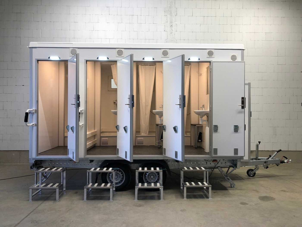ROSEMEIER EW TA-NO Duschwagen mit 4 Duschen Toilettenanhänger - Conteneur comme habitat, Remorque: photos 1 ROSEMEIER EW TA-NO Duschwagen mit 4 Duschen Toilettenanhänger - Conteneur comme habitat, Remorque: photos 1
