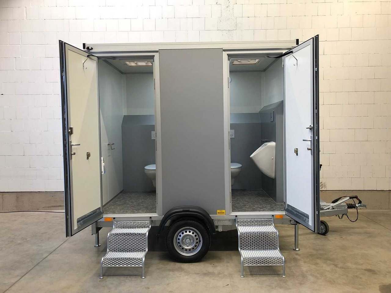 ROSEMEIER VE 1 Damen, 1 Herren, U H SILVER Toilettenanhänger - Conteneur comme habitat, Remorque: photos 1 ROSEMEIER VE 1 Damen, 1 Herren, U H SILVER Toilettenanhänger - Conteneur comme habitat, Remorque: photos 1