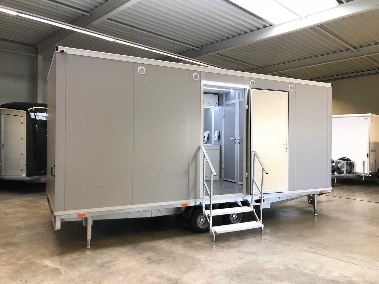 ROSEMEIER VE Duschwagen mit 4 Duschen Toilettenanhänger - Conteneur comme habitat, Remorque: photos 1 ROSEMEIER VE Duschwagen mit 4 Duschen Toilettenanhänger - Conteneur comme habitat, Remorque: photos 1