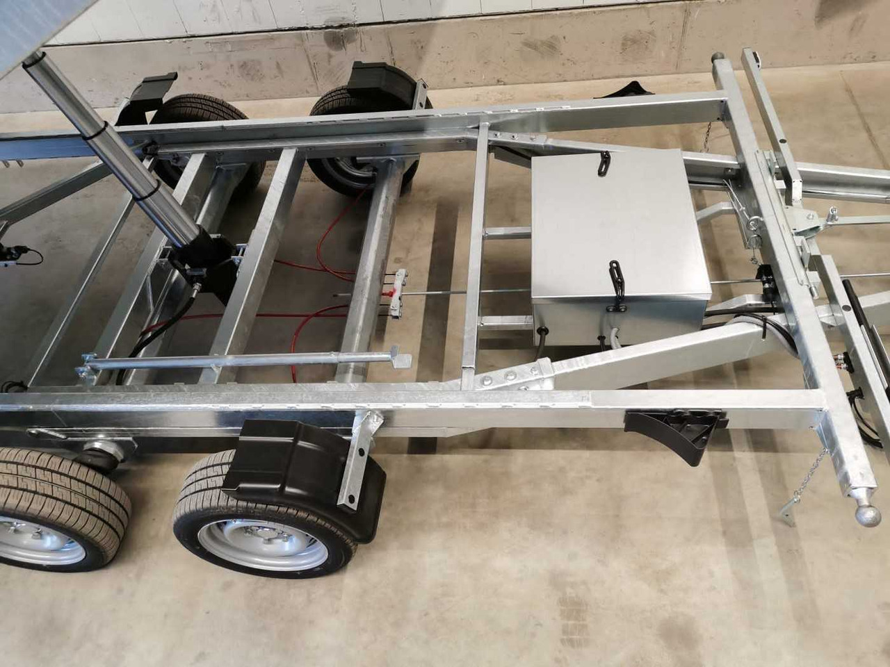 VEZEKO Juki 35.3 Multi Stahl Multidreiseitenkipper - Remorque benne: photos 3 VEZEKO Juki 35.3 Multi Stahl Multidreiseitenkipper - Remorque benne: photos 3