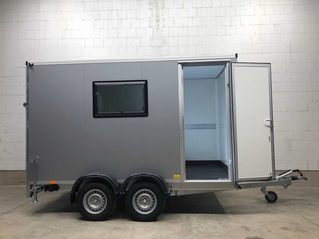 VEZEKO TK C 27.35 Rampe, Tür, Fenster Kofferanhänger - Remorque pour moto: photos 4 VEZEKO TK C 27.35 Rampe, Tür, Fenster Kofferanhänger - Remorque pour moto: photos 4
