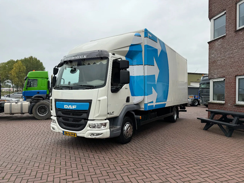DAF LF 210 LF210 4X2 / Slaapcabine / 11.990KG / D'hollandia 1.50KG / DAF dealer onderhoud - Camion fourgon: photos 2 DAF LF 210 LF210 4X2 / Slaapcabine / 11.990KG / D'hollandia 1.50KG / DAF dealer onderhoud - Camion fourgon: photos 2