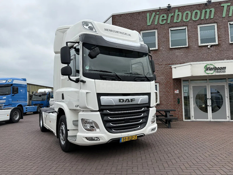 DAF CF 410 4X2 SPACECAB EURO6 DISTRIBUTIETREKKER MILIEUZONE DAF ONDERHOUD HOLLAND TRUCK!!! - Tracteur routier: photos 1 DAF CF 410 4X2 SPACECAB EURO6 DISTRIBUTIETREKKER MILIEUZONE DAF ONDERHOUD HOLLAND TRUCK!!! - Tracteur routier: photos 1