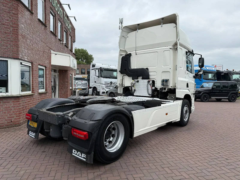 DAF CF 410 4X2 SPACECAB EURO6 DISTRIBUTIETREKKER MILIEUZONE DAF ONDERHOUD HOLLAND TRUCK!!! - Tracteur routier: photos 4 DAF CF 410 4X2 SPACECAB EURO6 DISTRIBUTIETREKKER MILIEUZONE DAF ONDERHOUD HOLLAND TRUCK!!! - Tracteur routier: photos 4