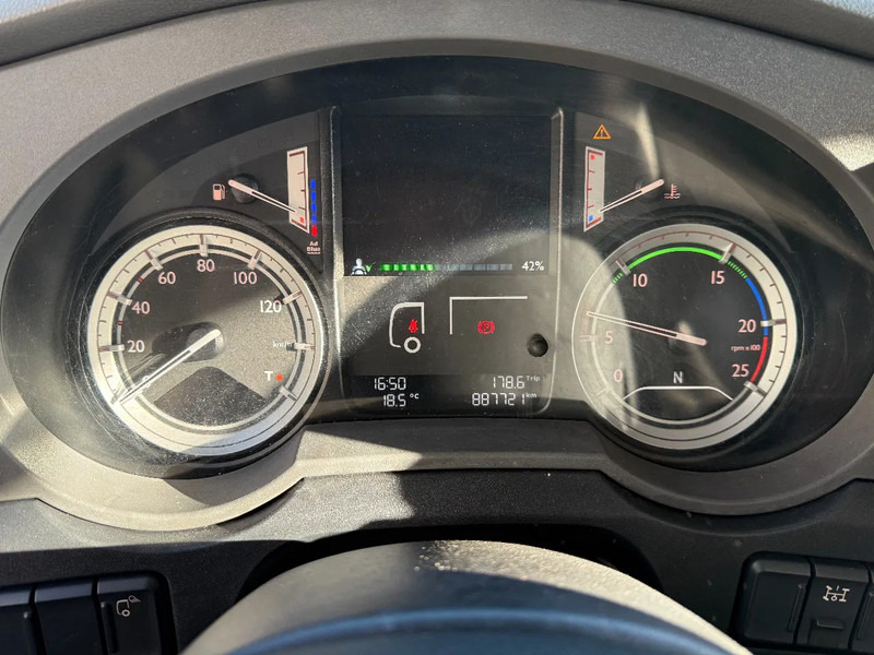 DAF XF 460 XF460 4x2 SSC / 2X Tank / only 887.721km / Holland Truck - Tracteur routier: photos 5 DAF XF 460 XF460 4x2 SSC / 2X Tank / only 887.721km / Holland Truck - Tracteur routier: photos 5