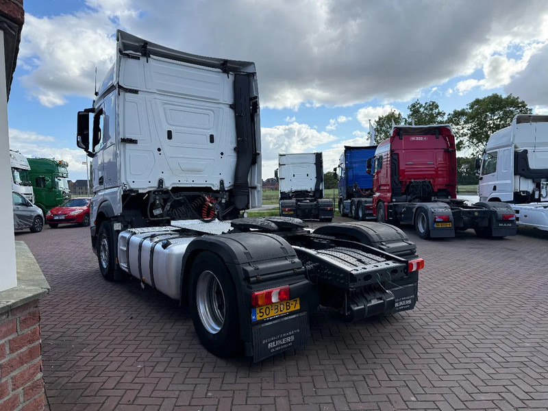 Mercedes-Benz Actros Actros 1842LS Euro6 / 2x Tank / 894.013km / Smart Tacho / TOP ZUSTAND !!!!!!! - Tracteur routier: photos 4 Mercedes-Benz Actros Actros 1842LS Euro6 / 2x Tank / 894.013km / Smart Tacho / TOP ZUSTAND !!!!!!! - Tracteur routier: photos 4