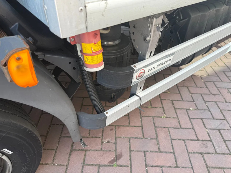 Camion frigorifique Volvo FL FL210 4X2 Kuhlkoffer mit Carrier Supra 550 / LBW / AHK: photos 16
