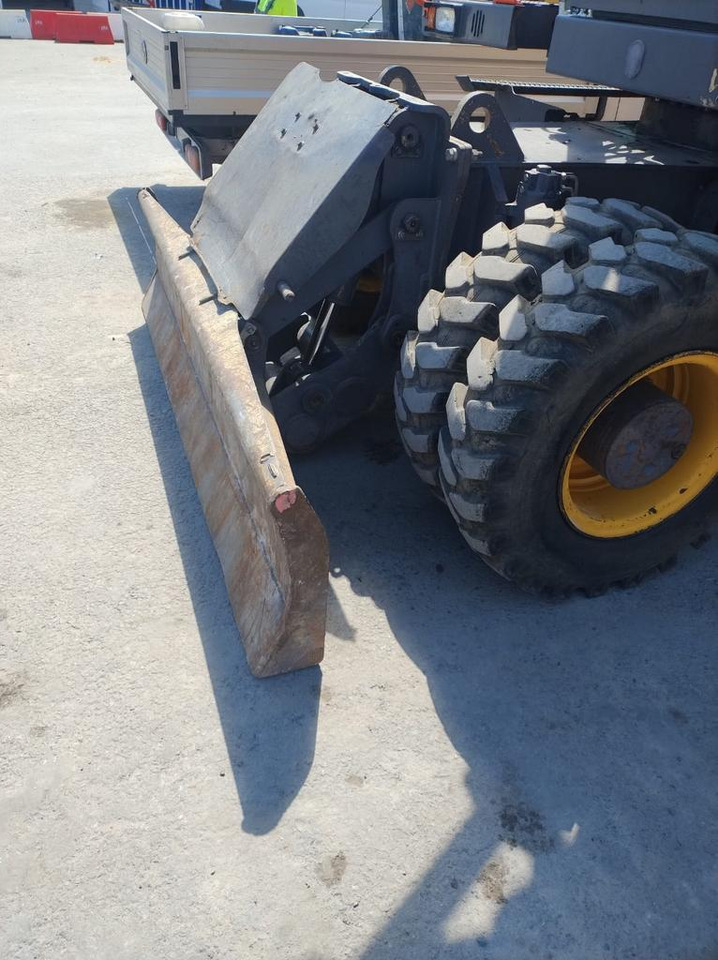 VOLVO EWR170E - Pelle sur pneus: photos 5 VOLVO EWR170E - Pelle sur pneus: photos 5