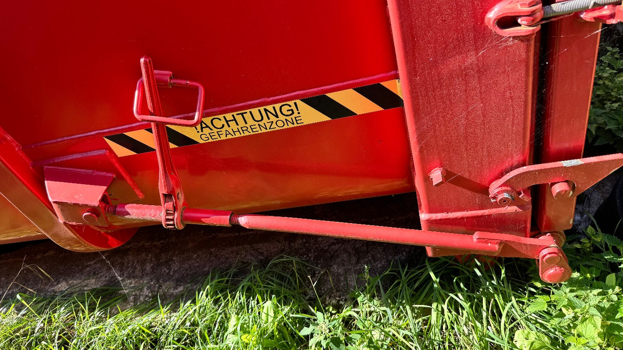 PRONAR T285/1 Hakenlift mit 2 Containern - Outil/ Équipement: photos 4 PRONAR T285/1 Hakenlift mit 2 Containern - Outil/ Équipement: photos 4