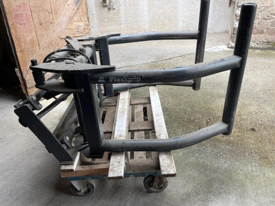 Rundballenzange ALÖ - Pinces pour Machine agricole: photos 1 Rundballenzange ALÖ - Pinces pour Machine agricole: photos 1