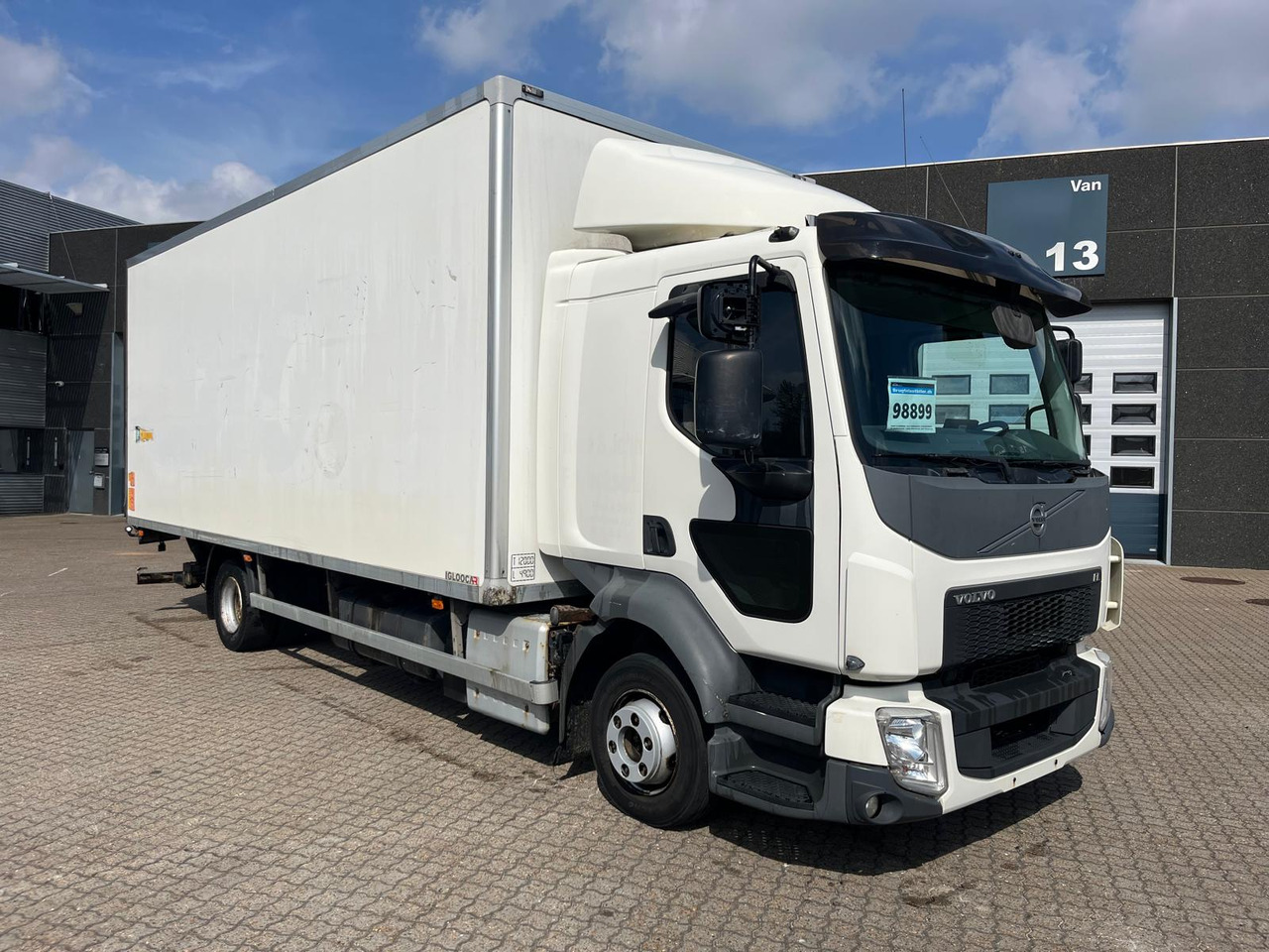Volvo FL210 - Camion fourgon: photos 3 Volvo FL210 - Camion fourgon: photos 3