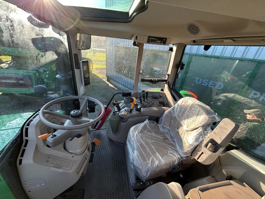 John Deere 6090M **MIETRÜCKLÄUFER** - Tracteur agricole: photos 3 John Deere 6090M **MIETRÜCKLÄUFER** - Tracteur agricole: photos 3