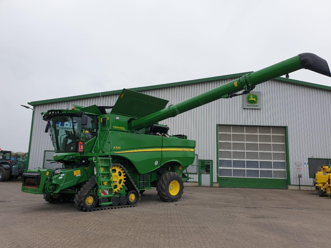 John Deere S770 - Moissonneuse-batteuse: photos 1 John Deere S770 - Moissonneuse-batteuse: photos 1