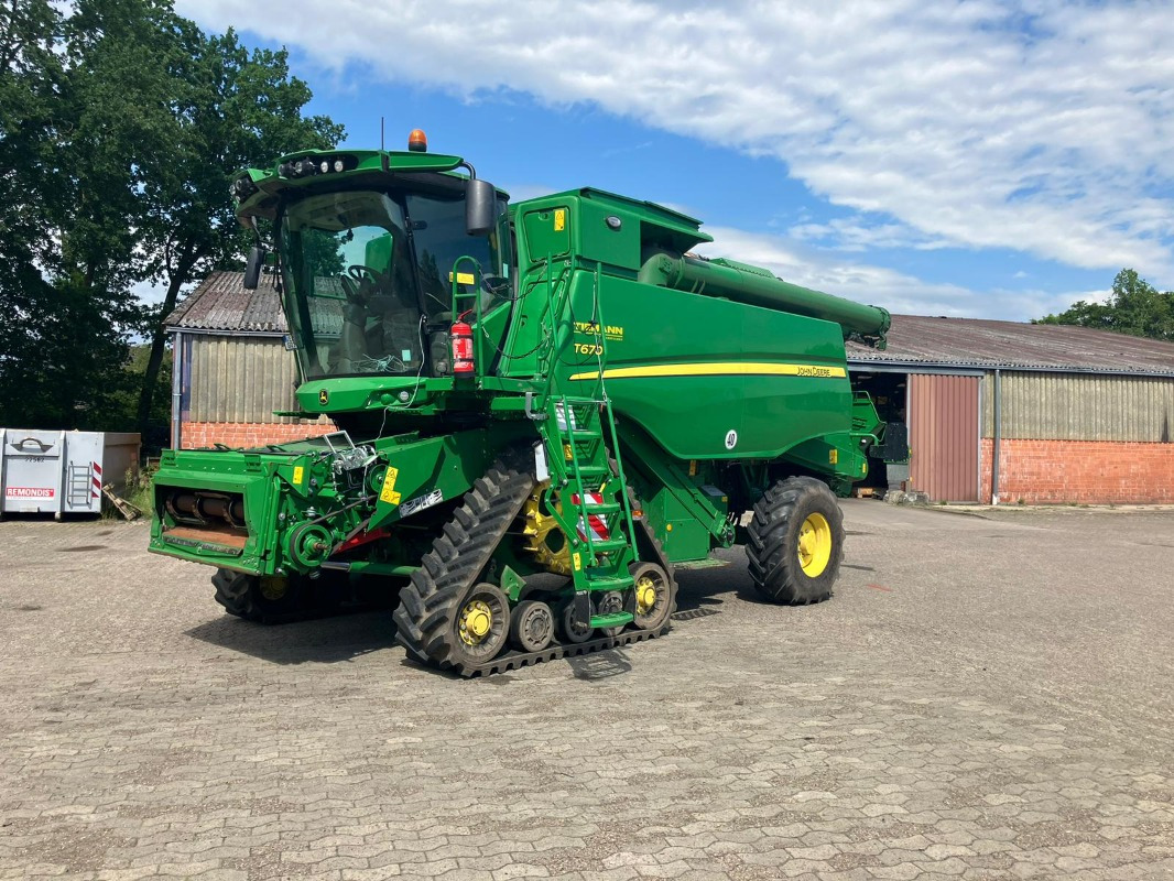 John Deere T670 - Moissonneuse-batteuse: photos 1 John Deere T670 - Moissonneuse-batteuse: photos 1