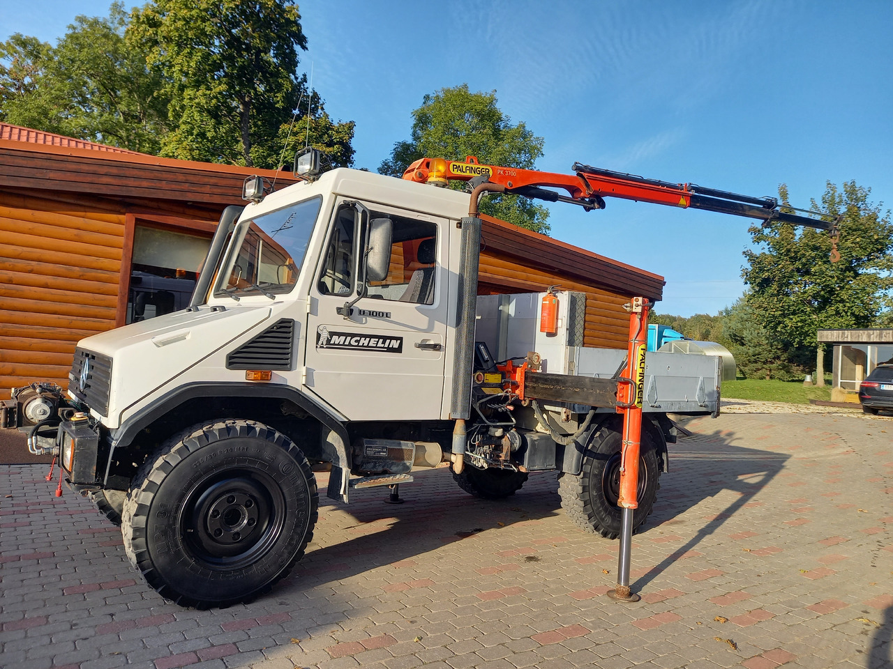 UNIMOG U100L - Camion grue: photos 1 UNIMOG U100L - Camion grue: photos 1