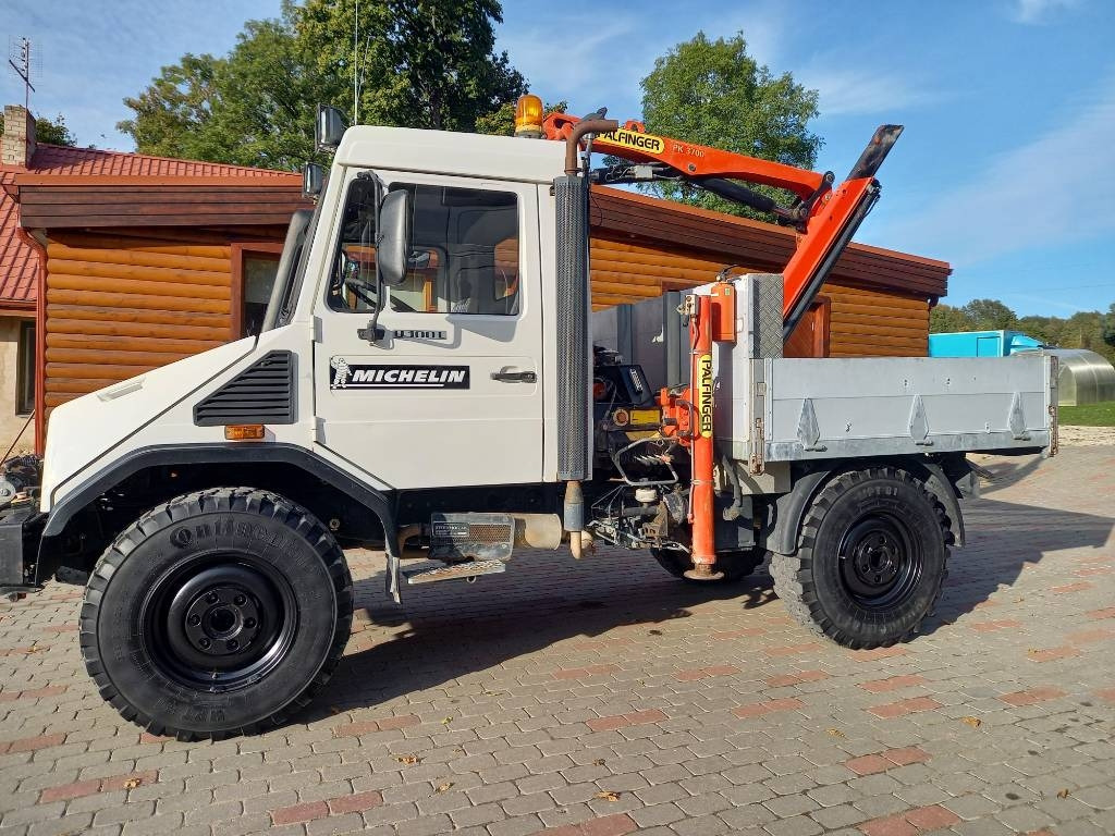 Unimog UNIMOG 4X4 - Camion grue: photos 1 Unimog UNIMOG 4X4 - Camion grue: photos 1