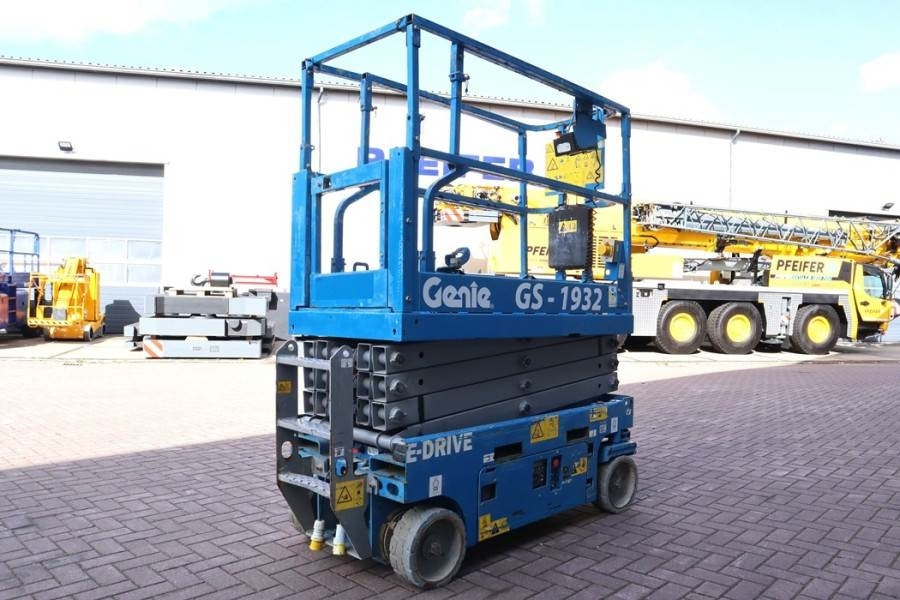 Genie GS1932 E-Drive Several In Stock, 8m Working Height - Nacelle ciseaux: photos 2 Genie GS1932 E-Drive Several In Stock, 8m Working Height - Nacelle ciseaux: photos 2