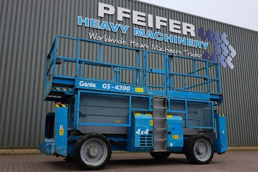Genie GS4390 Diesel, 4x4 Drive, 15m Working Height, 680k - Nacelle ciseaux: photos 1 Genie GS4390 Diesel, 4x4 Drive, 15m Working Height, 680k - Nacelle ciseaux: photos 1