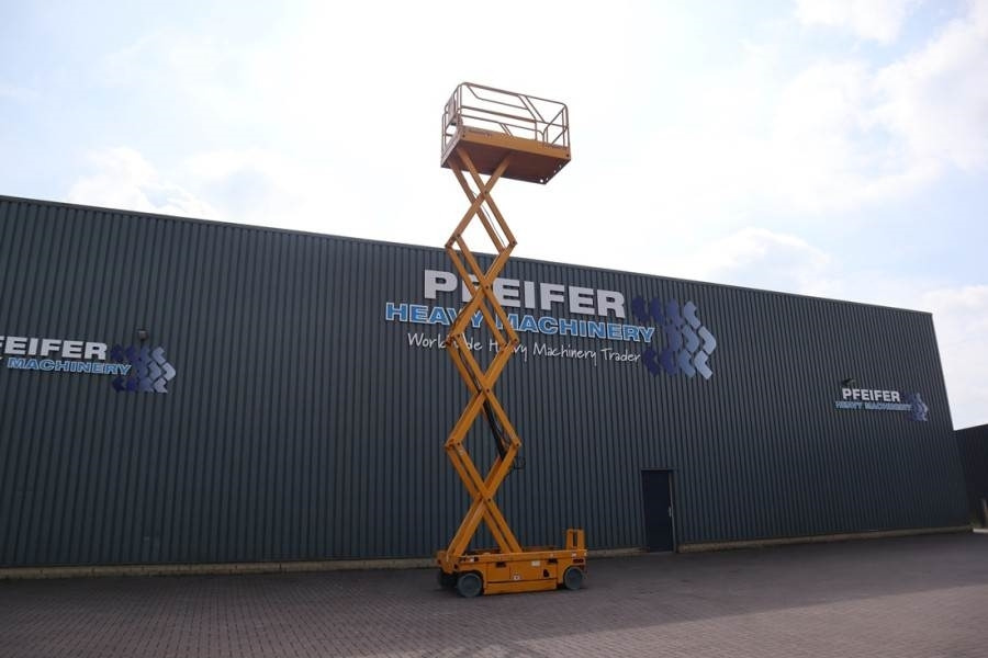 Haulotte COMPACT 10 Electric, 10m Working Height, 450kg Cap - Nacelle ciseaux: photos 2 Haulotte COMPACT 10 Electric, 10m Working Height, 450kg Cap - Nacelle ciseaux: photos 2