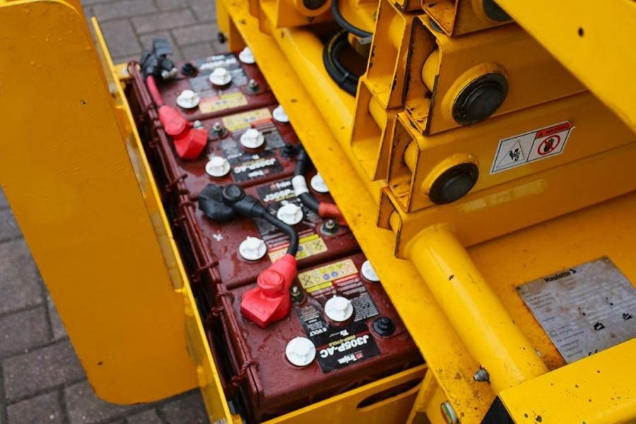 Haulotte Compact 10 Electric, 10.2m Working Height, 450kg C - Nacelle ciseaux: photos 4 Haulotte Compact 10 Electric, 10.2m Working Height, 450kg C - Nacelle ciseaux: photos 4