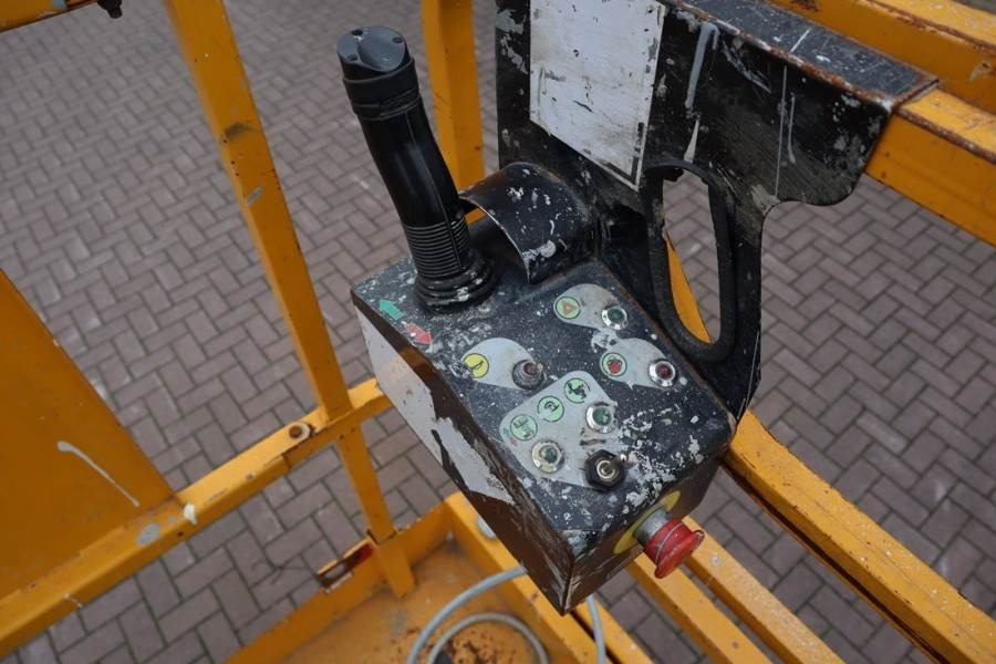 Haulotte Compact 10 Electric, 10m Working Height, 450kg Cap - Nacelle ciseaux: photos 4 Haulotte Compact 10 Electric, 10m Working Height, 450kg Cap - Nacelle ciseaux: photos 4