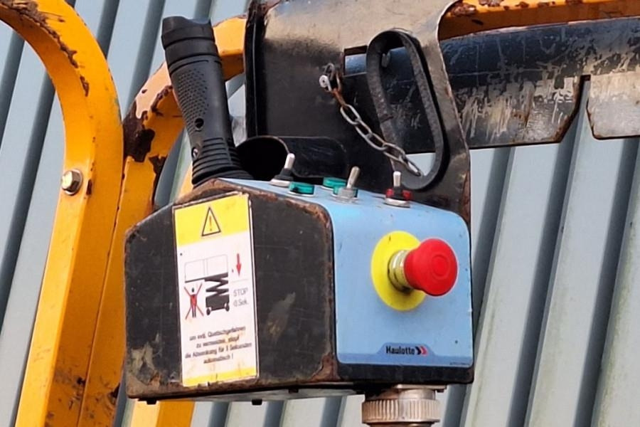 Haulotte Compact 12RTE Electric, 12m Working Height, 450kg - Nacelle ciseaux: photos 4 Haulotte Compact 12RTE Electric, 12m Working Height, 450kg - Nacelle ciseaux: photos 4