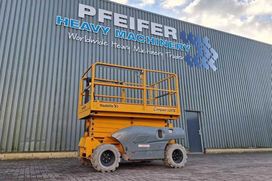 Haulotte Compact 12RTE Electric, 12m Working Height, 450kg - Nacelle ciseaux: photos 1 Haulotte Compact 12RTE Electric, 12m Working Height, 450kg - Nacelle ciseaux: photos 1