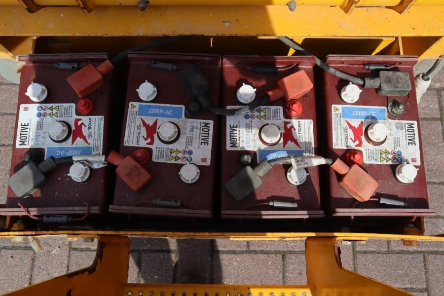 Haulotte Compact 14 Electric, 14m Working Height, 350kg Cap - Nacelle ciseaux: photos 5 Haulotte Compact 14 Electric, 14m Working Height, 350kg Cap - Nacelle ciseaux: photos 5