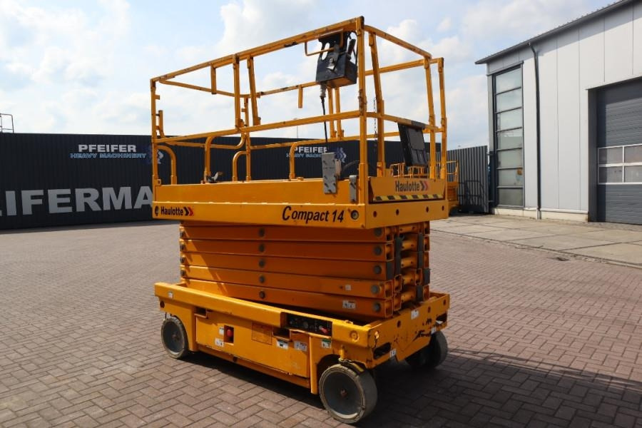 Haulotte Compact 14 Electric, 14m Working Height, 350kg Cap - Nacelle ciseaux: photos 2 Haulotte Compact 14 Electric, 14m Working Height, 350kg Cap - Nacelle ciseaux: photos 2