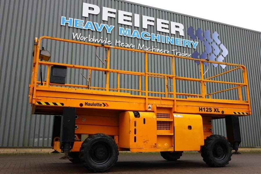 Haulotte H12SXL Diesel, 4x4 Drive, 12m Working Height, 700k - Nacelle ciseaux: photos 1 Haulotte H12SXL Diesel, 4x4 Drive, 12m Working Height, 700k - Nacelle ciseaux: photos 1