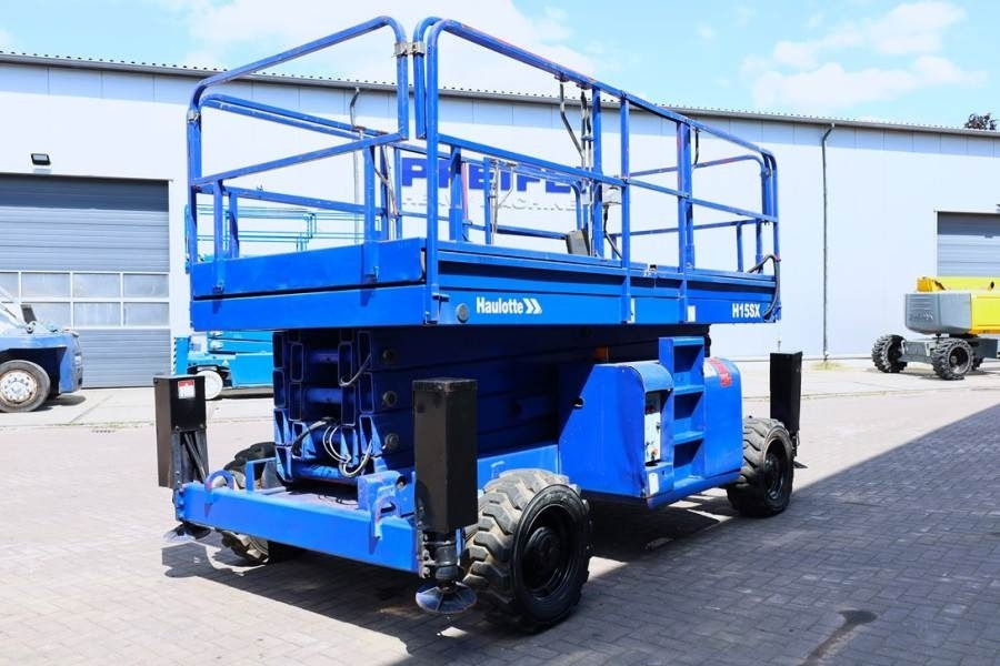 Haulotte H15SX Diesel, 4x4 Drive 15 Working Height, 500kg C - Nacelle ciseaux: photos 2 Haulotte H15SX Diesel, 4x4 Drive 15 Working Height, 500kg C - Nacelle ciseaux: photos 2