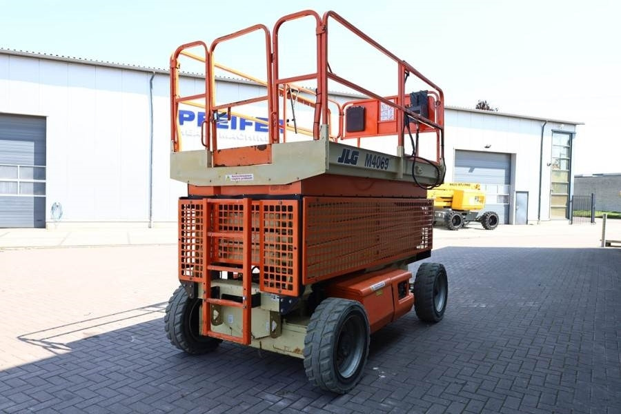 JLG M4069 Hybrid, 14.2m Working Height, 360kg Capacity - Nacelle ciseaux: photos 2 JLG M4069 Hybrid, 14.2m Working Height, 360kg Capacity - Nacelle ciseaux: photos 2