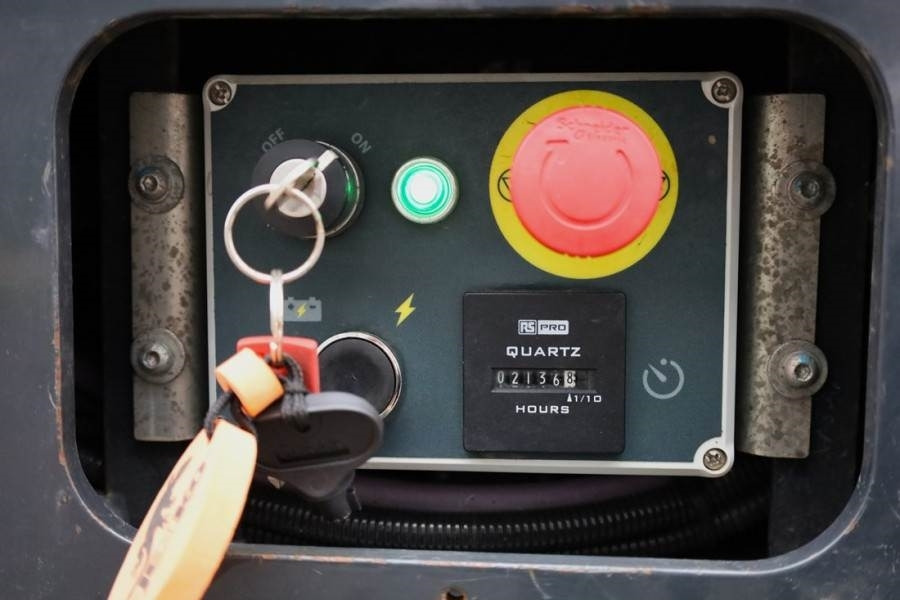 Jekko SPX532CL2 Electric, Remote Controlled, 17.3m Lifti - Grue sur chenilles: photos 5 Jekko SPX532CL2 Electric, Remote Controlled, 17.3m Lifti - Grue sur chenilles: photos 5