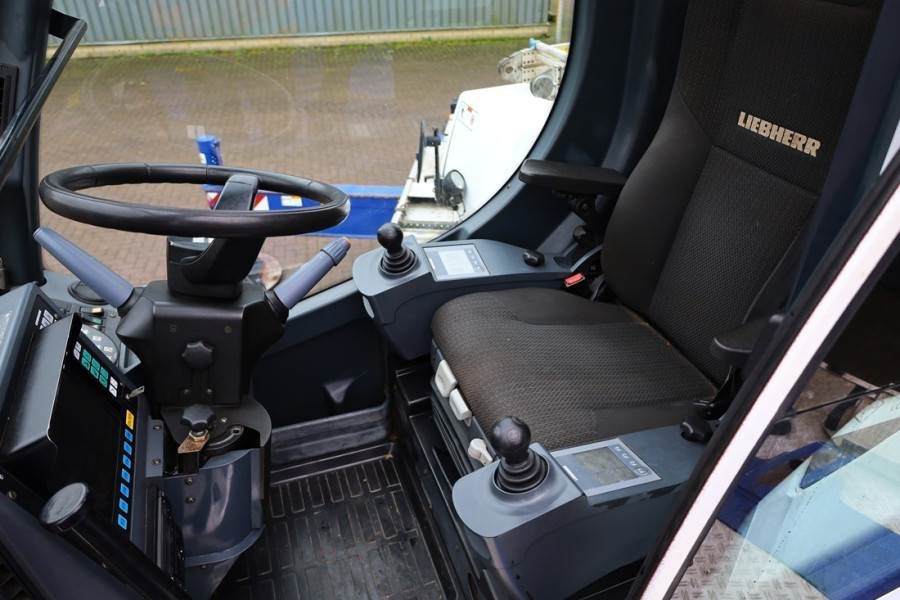 Liebherr LTC1050-3.1 Diesel, 6x6x6 Drive, 50t Capacity, 36m - Grue tout-terrain: photos 4 Liebherr LTC1050-3.1 Diesel, 6x6x6 Drive, 50t Capacity, 36m - Grue tout-terrain: photos 4